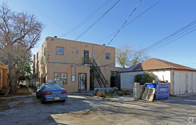 Building Photo - 913 Copper Ave NW