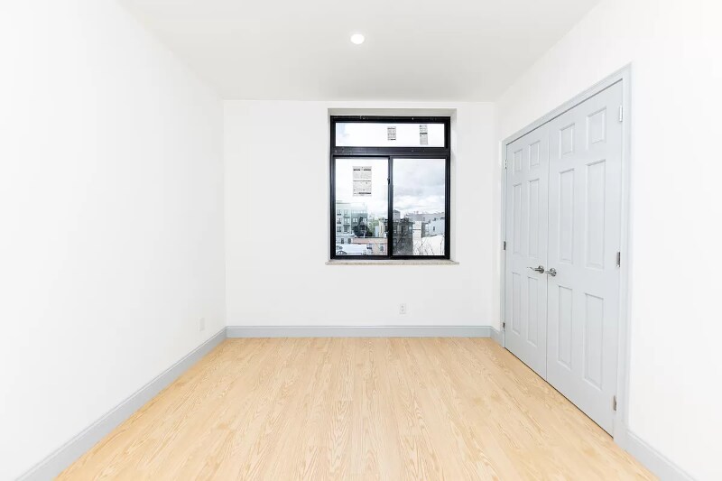 Building Photo - 1376 DeKalb Ave
