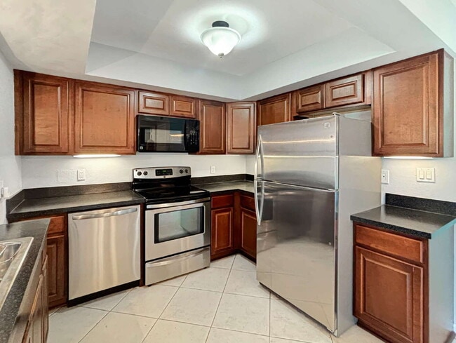 Building Photo - Well-Maintained 2-Bedroom Condo in Meridian Park | 55+ Community | Palm Beach Gardens