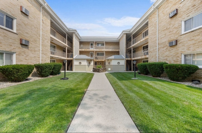 Building Photo - 7206 W Wellington Ave