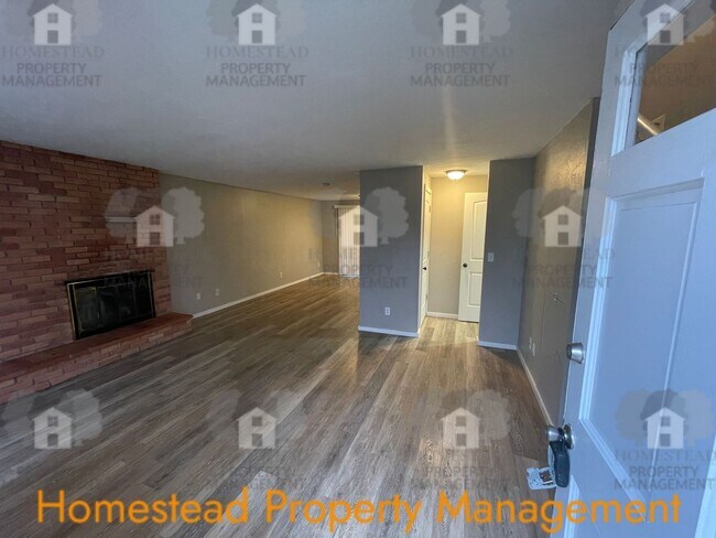 Building Photo - 661