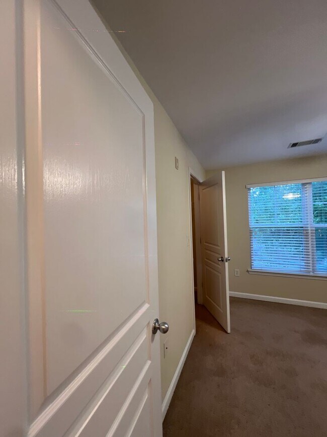 Building Photo - 15-1529 Gutleber