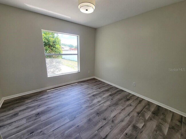 Building Photo - 7916 Roundelay Dr