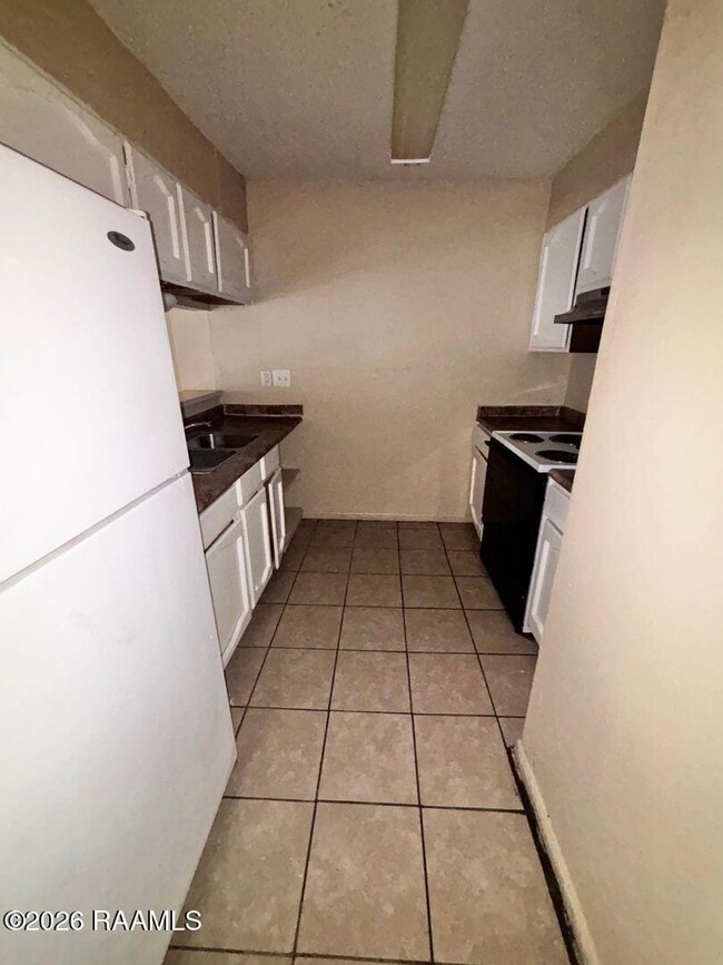 Building Photo - 102 Marigny Cir