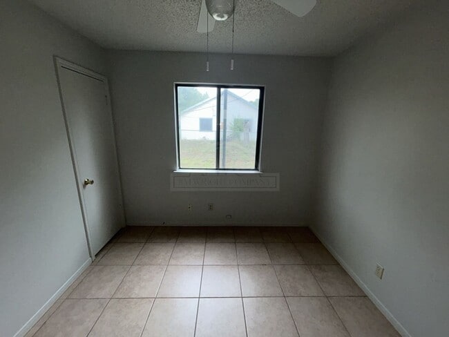 Building Photo - 2503 Hemlock Dr