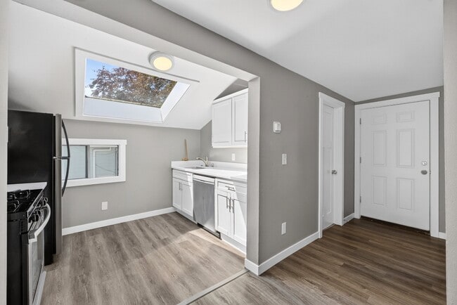 Building Photo - Modern 1-Bed Apartment in Heart of Tacoma