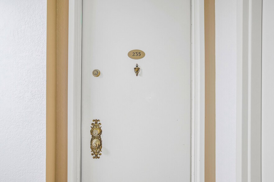 Building Photo - 1140 E Ocean Blvd