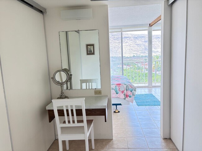 Building Photo - Makaha Valley Towers - One Bedroom