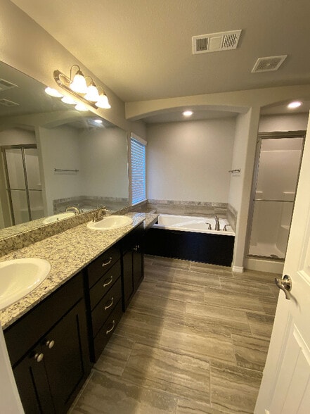 Building Photo - 4445 W Wales Dr