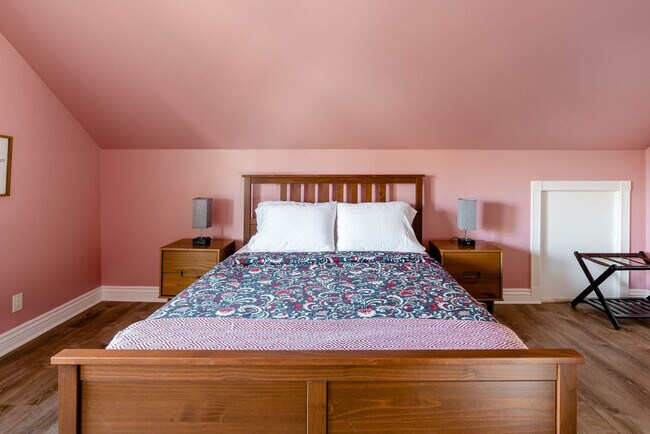 Building Photo - 4004 SE Division St