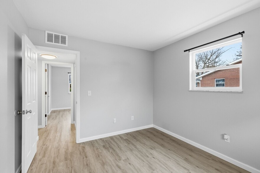 Building Photo - 84 Lasalle St