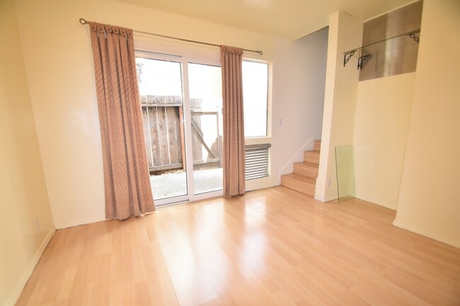 Building Photo - 827 Kingfisher Ter