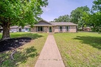 Building Photo - 807 Eastcliff Dr