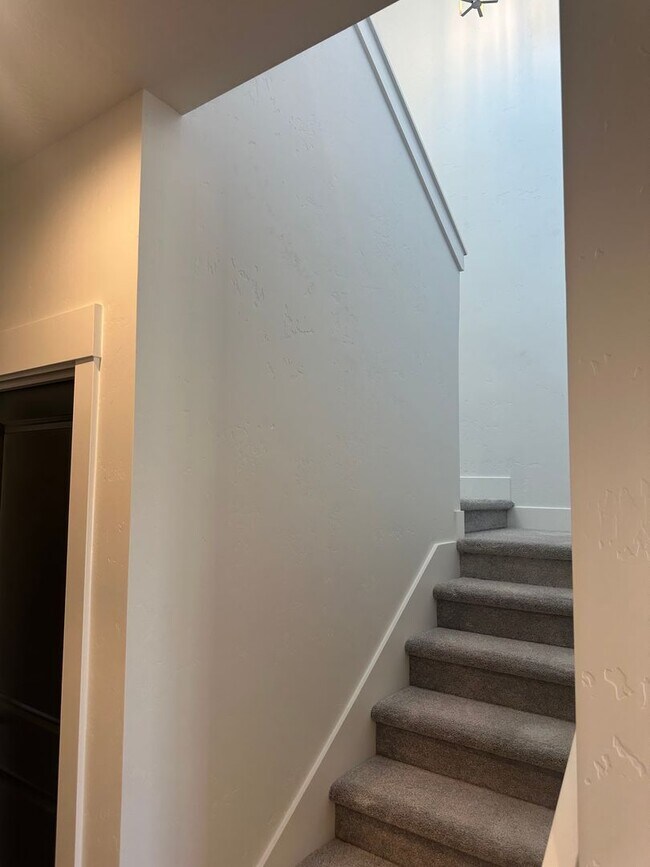 Building Photo - 6 months lease//Riverstone: Gated Communit...