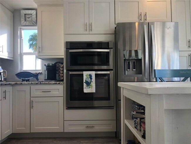 Building Photo - 300 Woodette Dr