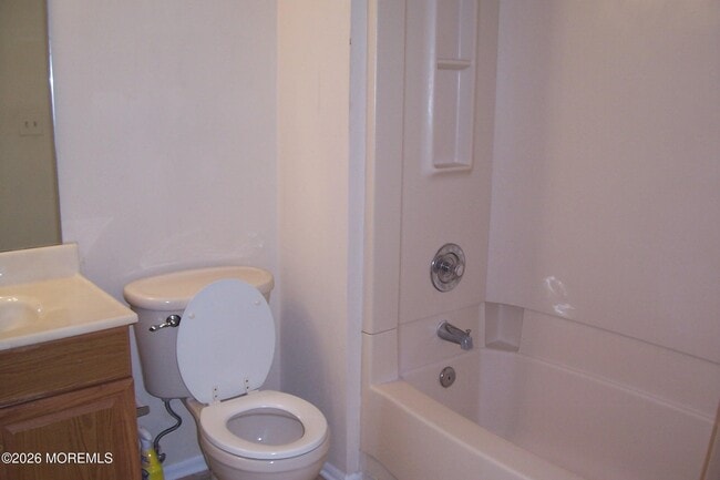 Building Photo - 107 Des Moines Ct