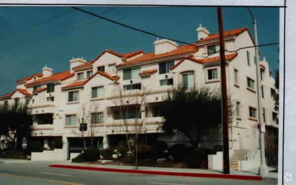 Primary Photo - Canoga Luxury Apartments