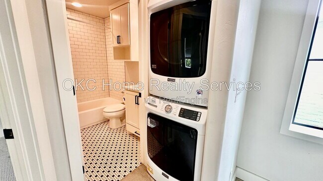 Building Photo - 941 Pedalers Ln