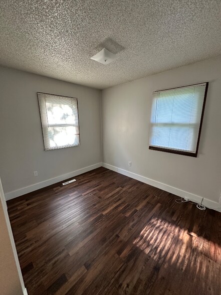 Building Photo - 7809 Prairie Ave