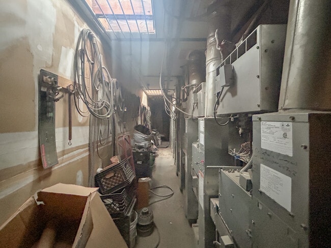 Building Photo - 2650 Diamond St