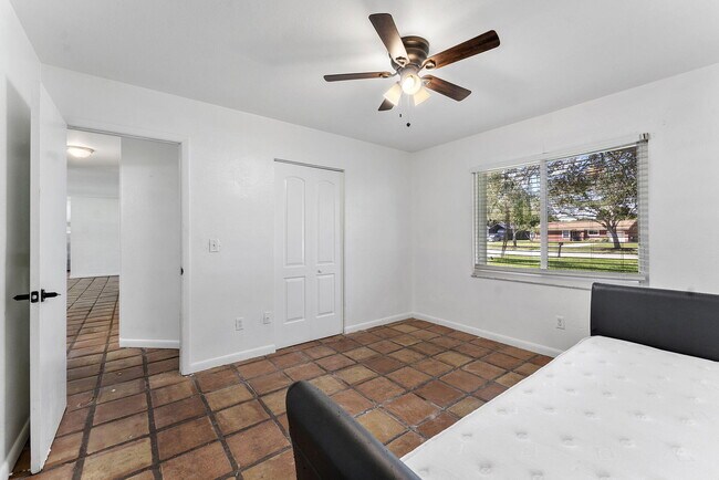 Building Photo - 1974 SE Tiffany Ave