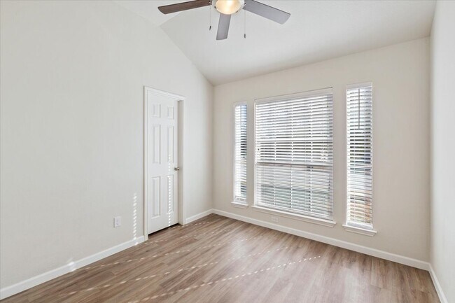 Building Photo - 326 Emerald Ridge Dr