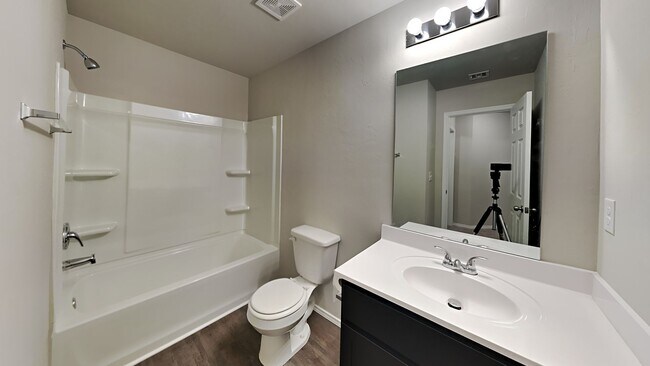 Building Photo - A Very Nice 3 Bedroom 2 Bath Home in Yukon Schools