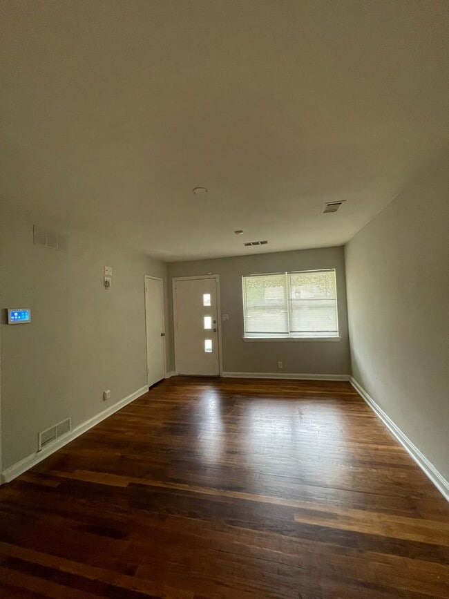 Building Photo - 916 Grenada Dr