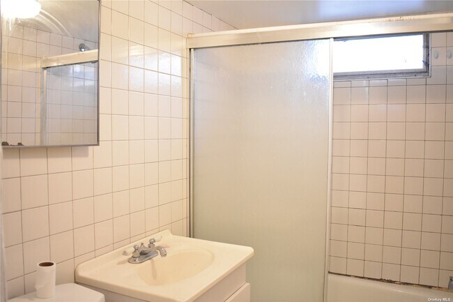 Building Photo - 103 Bethpage Rd