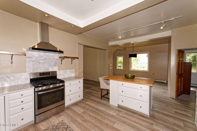 Building Photo - 1412 River Rd