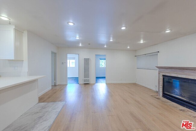 Building Photo - 837 Sunset Ave