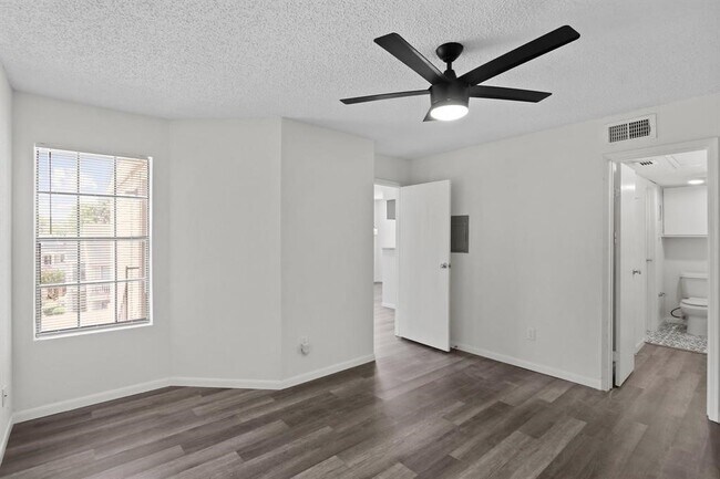 Building Photo - 2750 Holly Hall St