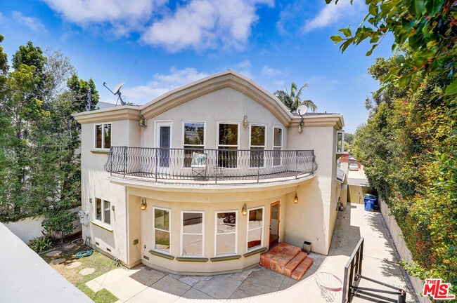 Building Photo - 10450 Ilona Ave