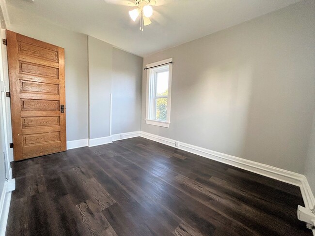 Building Photo - 217-217 S 9th St