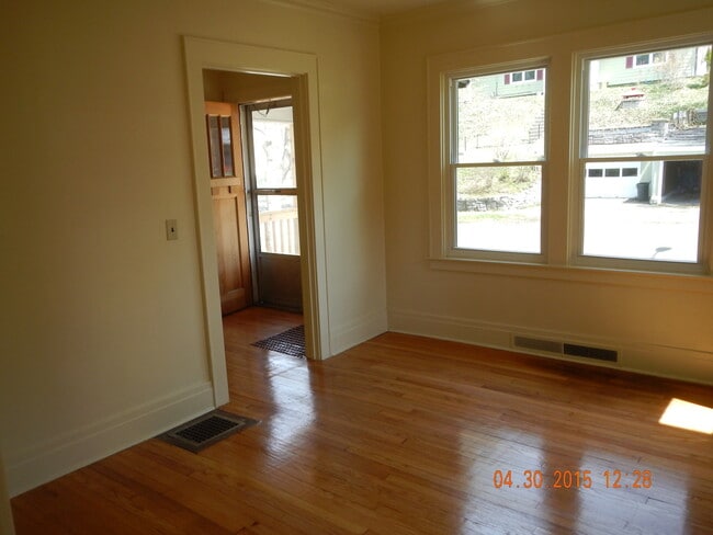 Building Photo - Beautiful Corner Lot Home On Quiet Residen...