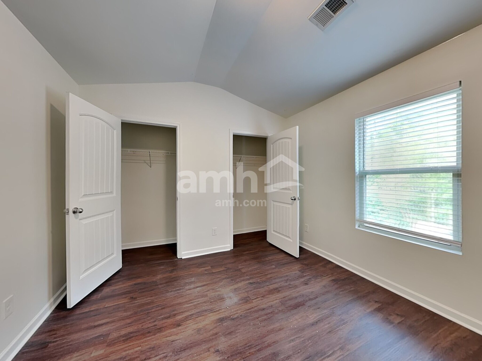 Building Photo - 351 Shady Glen