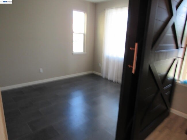Building Photo - 607 Guild Rd