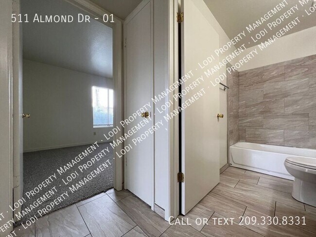 Building Photo - 511 Almond Dr