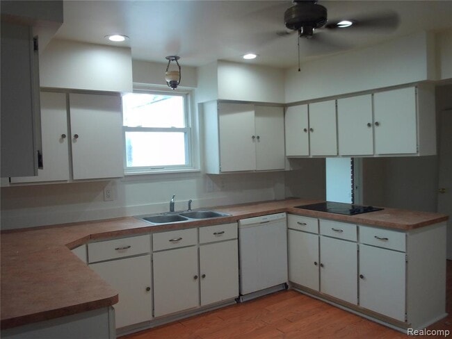 Building Photo - 38014 Mallast St