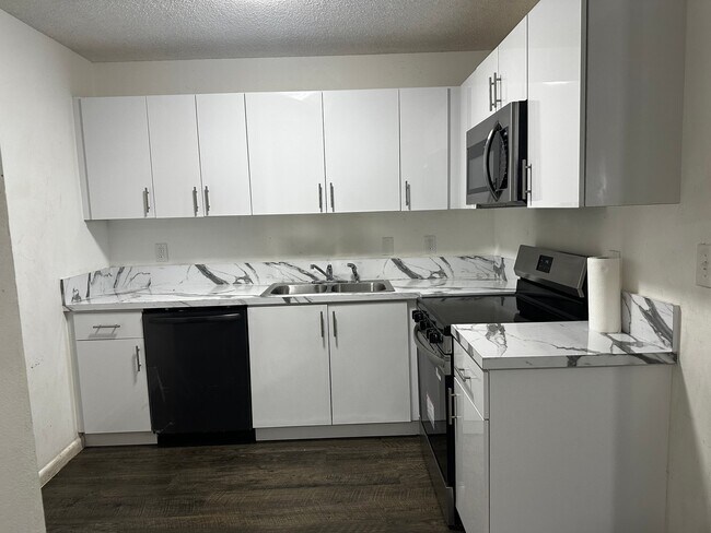 Building Photo - 10875 NW 45th St