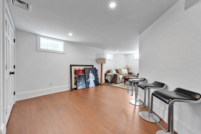 Building Photo - 21 Park Ave