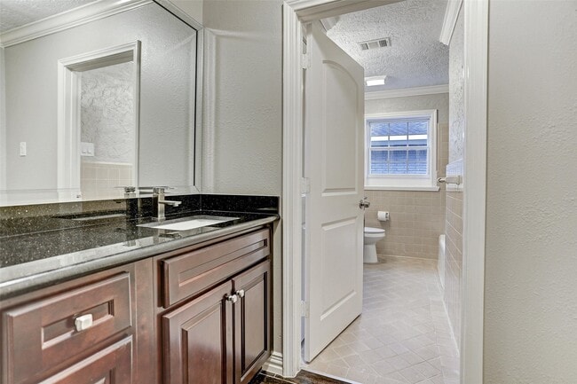Building Photo - 4315 Woodvalley Dr