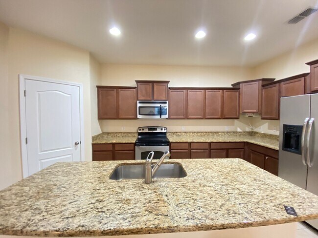 Building Photo - 2555 Carrickton Cir
