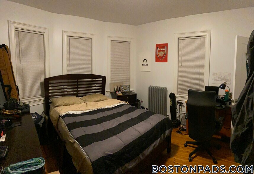 Building Photo - 122 Columbia St