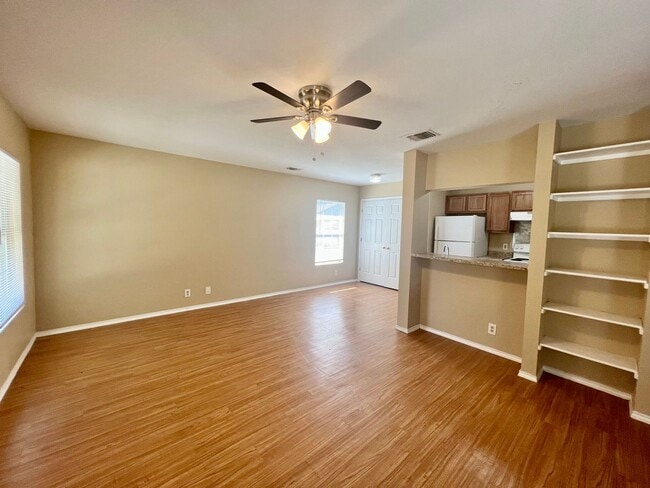 Building Photo - *MOVE IN SPECIAL* Great Location! 3 Bedroom Home Near Shopping & Dining!