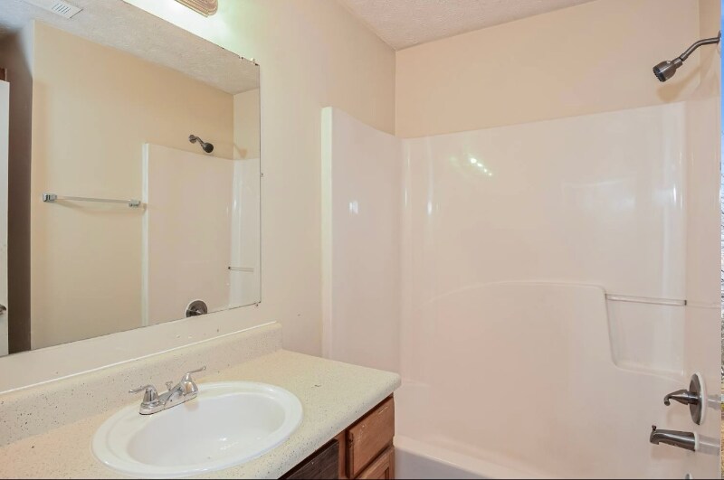 Building Photo - 7133 Copperbend Ct SE