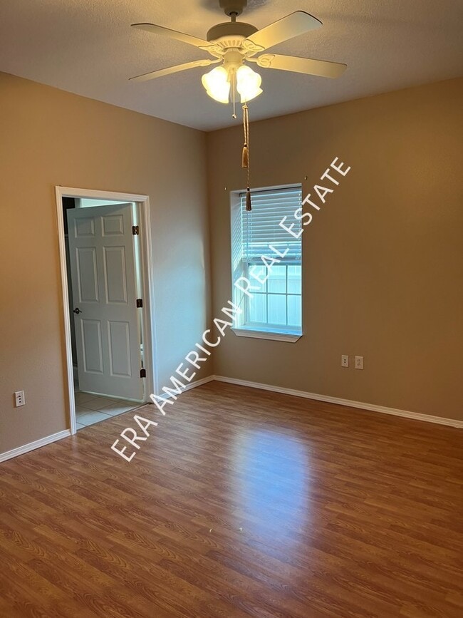 Building Photo - 305 Tarpon Rd