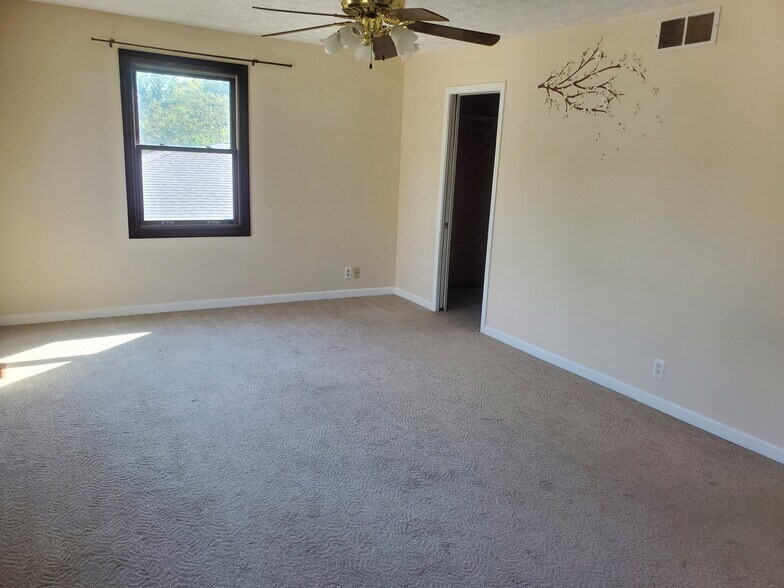 Building Photo - 23 Kenfield Cir