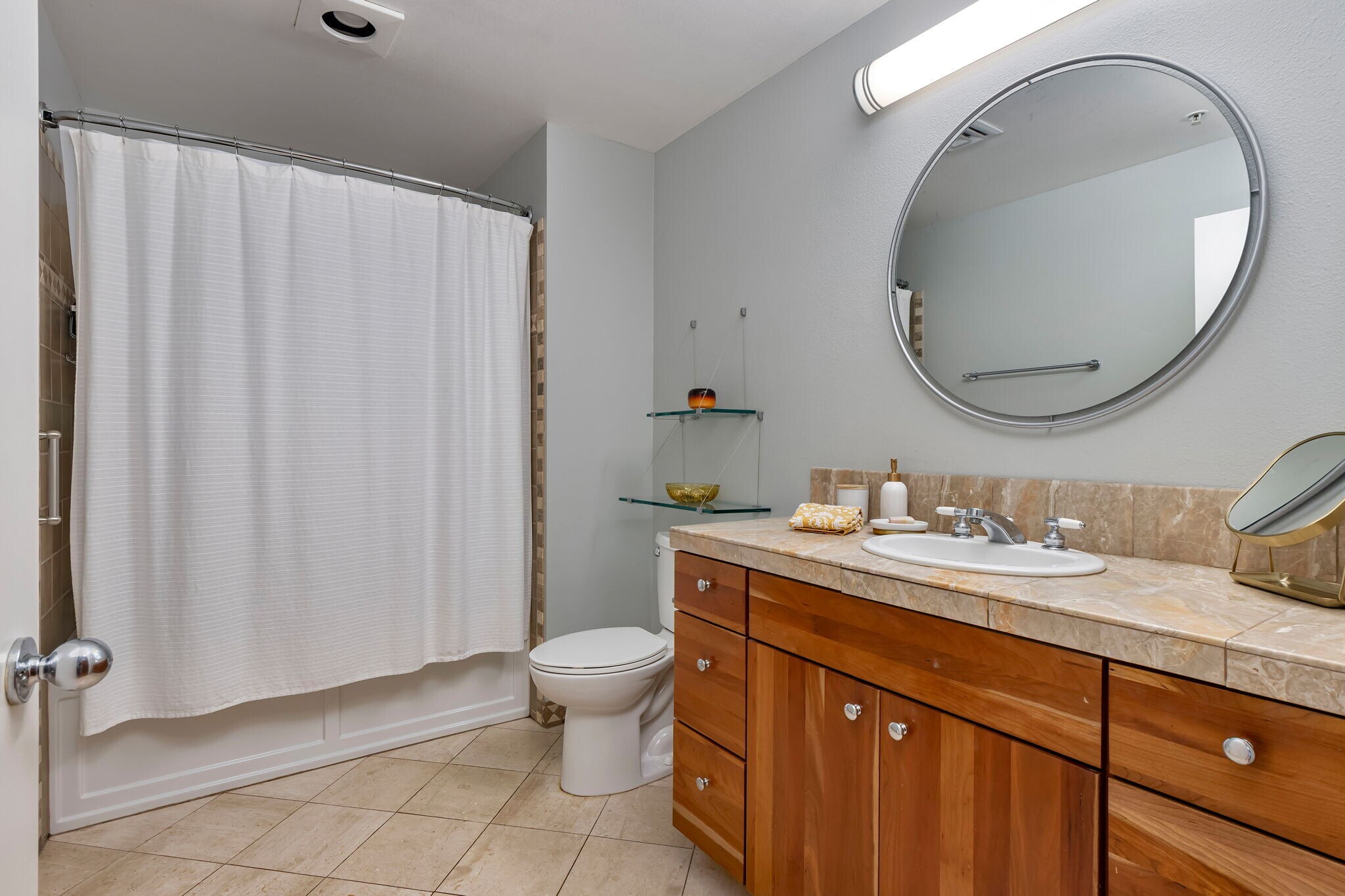 Building Photo - 618 NW 12th Ave