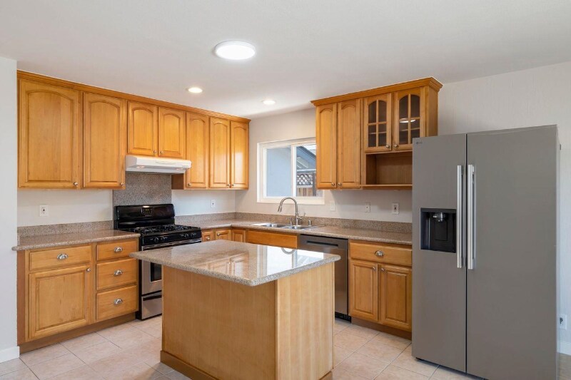 Building Photo - 480 Chinook Ln